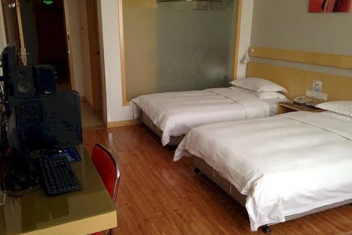 Room 5 of 11