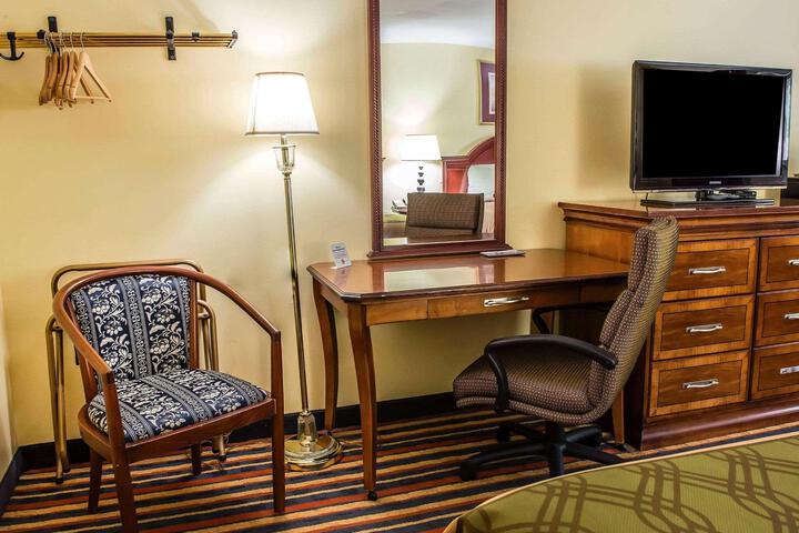 2 Double Beds (6 of 8)