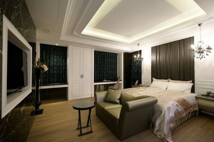 Room 12 of 113