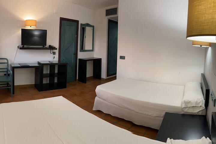 Room 11 of 35