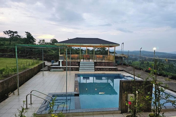Pool 15 of 18
