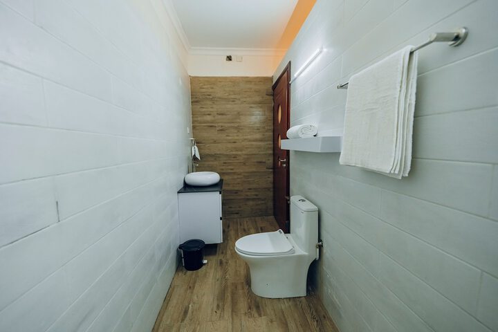 Room 13 of 34
