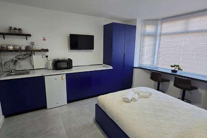 Room 4 of 104