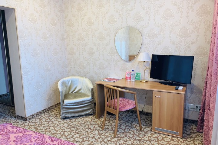 Room 27 of 61