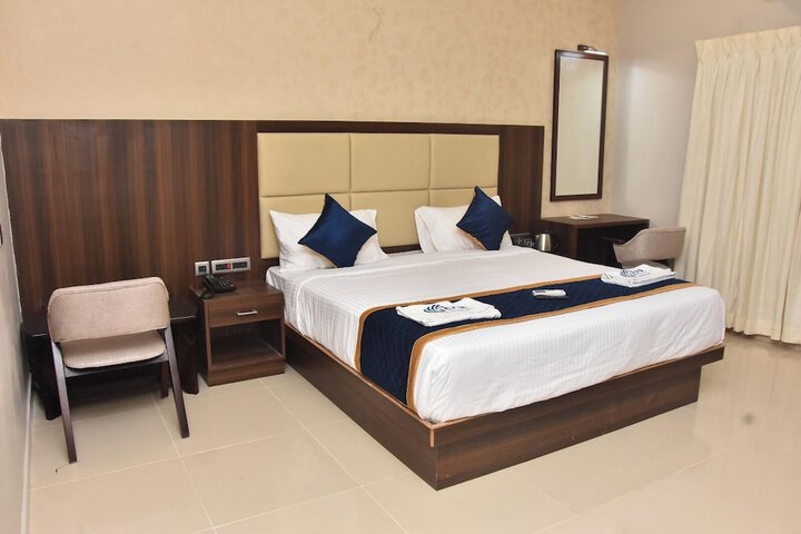 Room 4 of 16