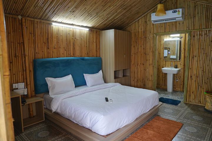 Room 3 of 43