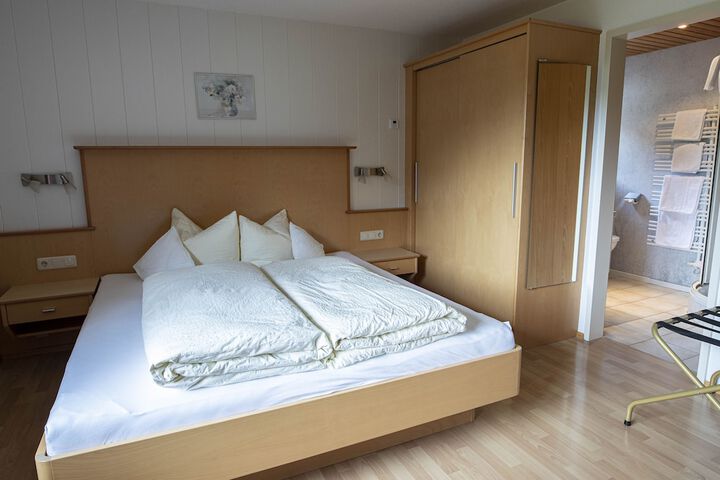 Room 18 of 149