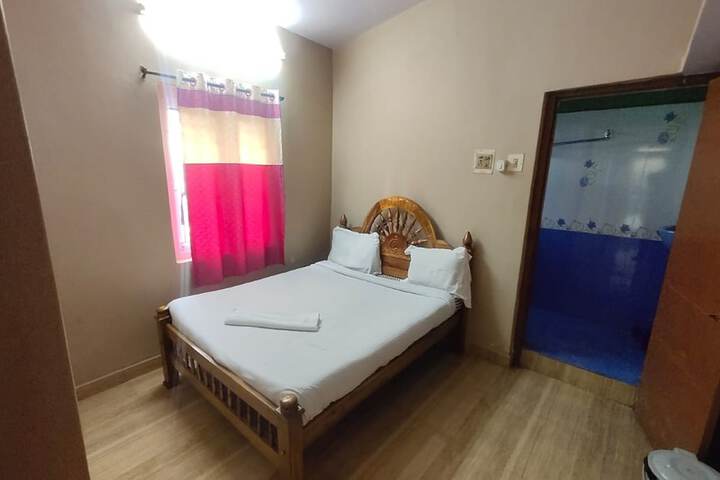 Room 7 of 16