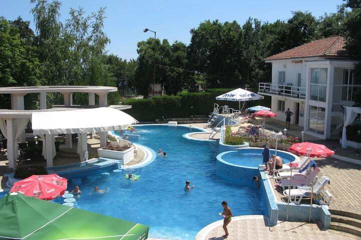 Hotel with Pool