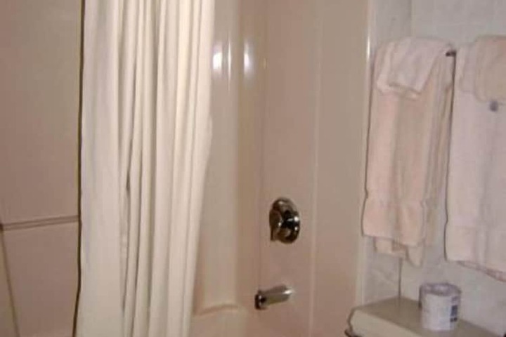 Room 195 of 342