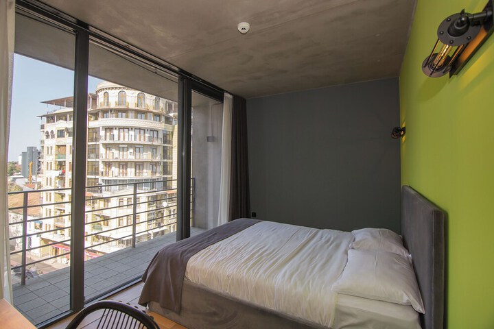 Room 13 of 32