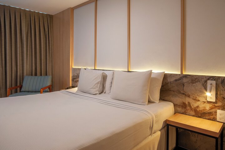 Room 33 of 60