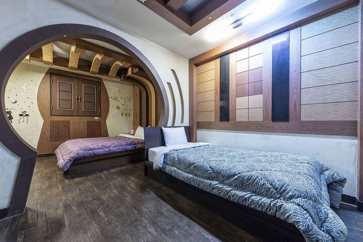 Room 21 of 27