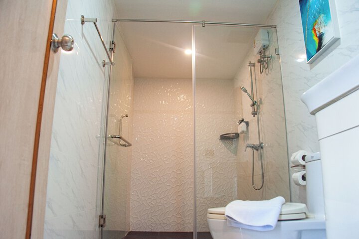 Room 102 of 168