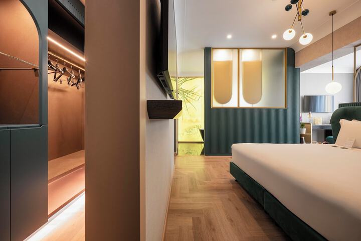 Room 15 of 82