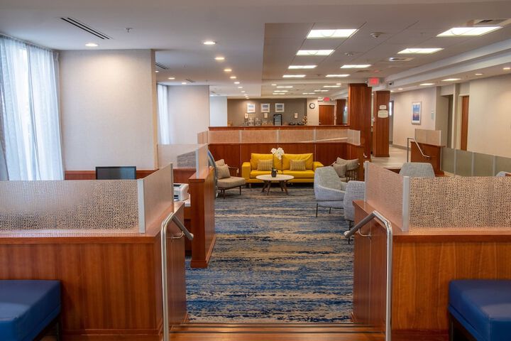 Lobby lounge