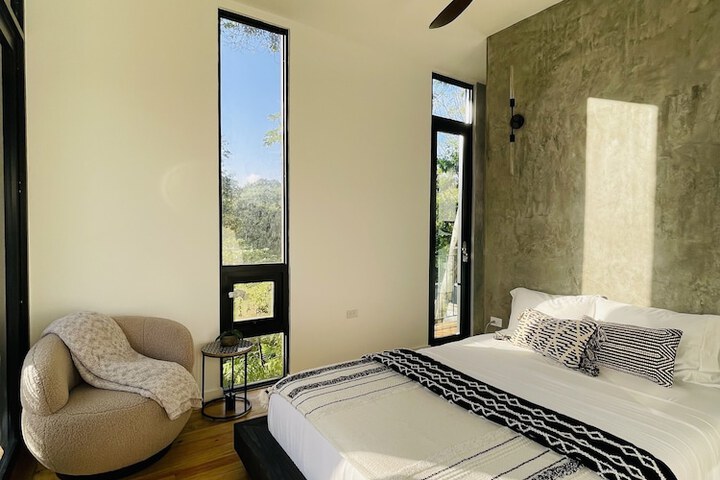 Room 4 of 40