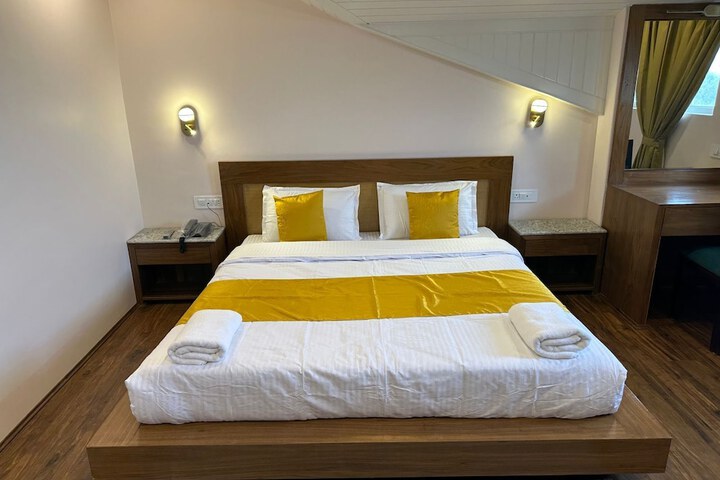 Room 9 of 38