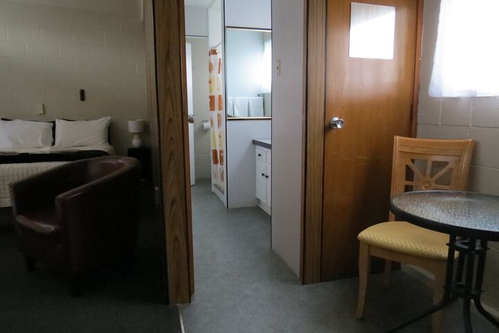 Room 2 of 6
