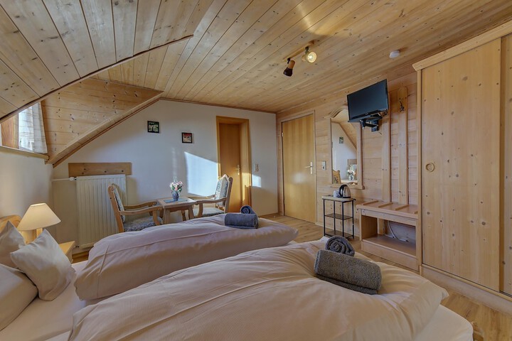 Room 10 of 31