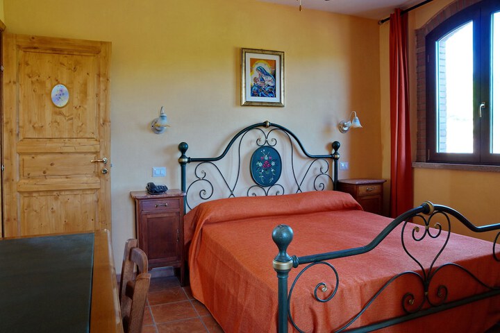 Room 15 of 22
