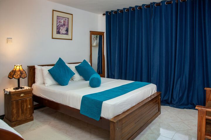 Room 3 of 25