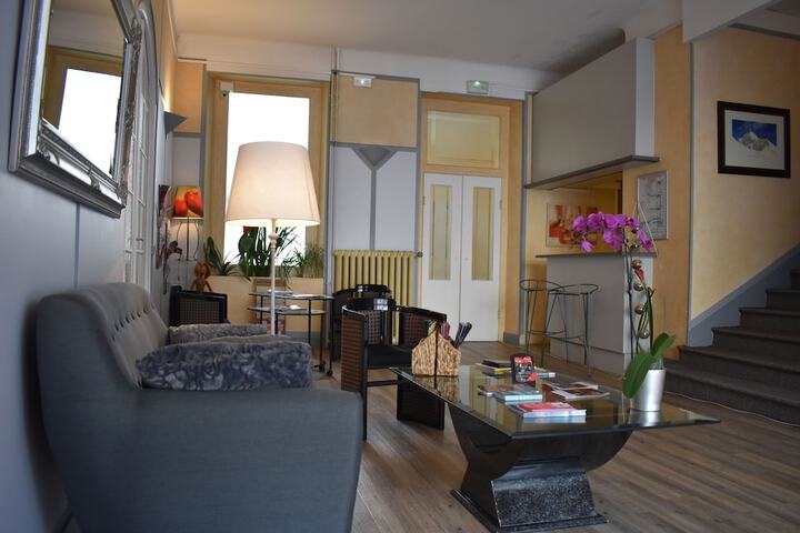 Entrance & Lobby