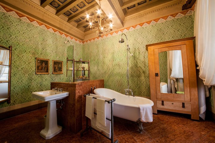 Clean Restrooms