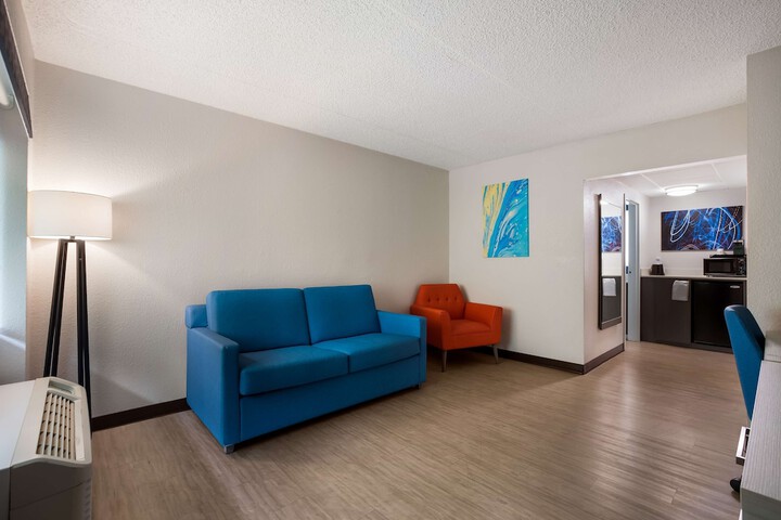1 King Bed High Speed Internet Accessible Microwave and Refrigerator, Coffee Maker Iron and Ironing Board Hairdryer Continental Breakfast (2 of 10)