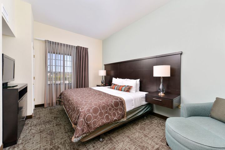 1 Queen 1 Bedroom Suite Comm Mobility Accessible (26 of 39)