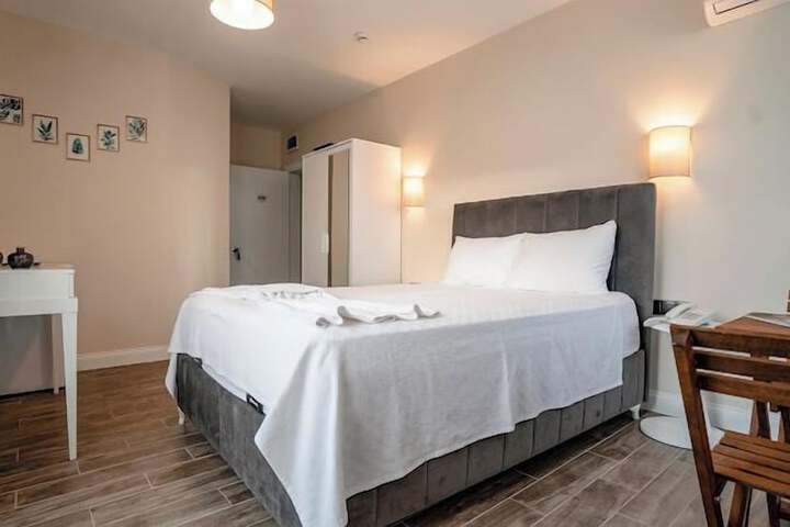 Room 2 of 42
