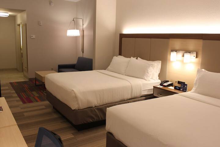 2 Queen Beds (2 of 22)