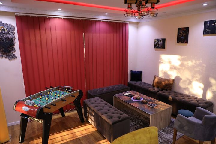 Room 28 of 34