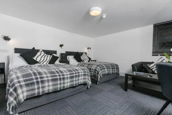 Room 14 of 40
