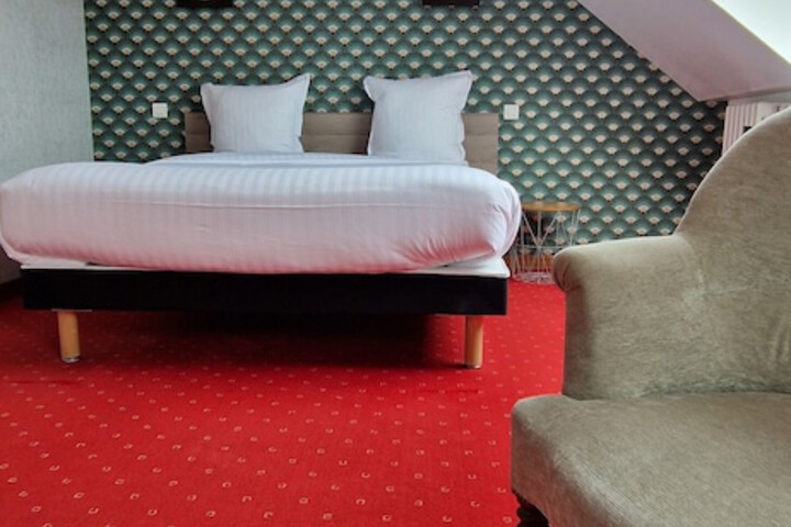 Room 13 of 30