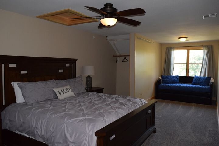 Room 4 of 37