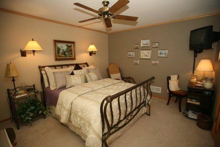 Room 5 of 6