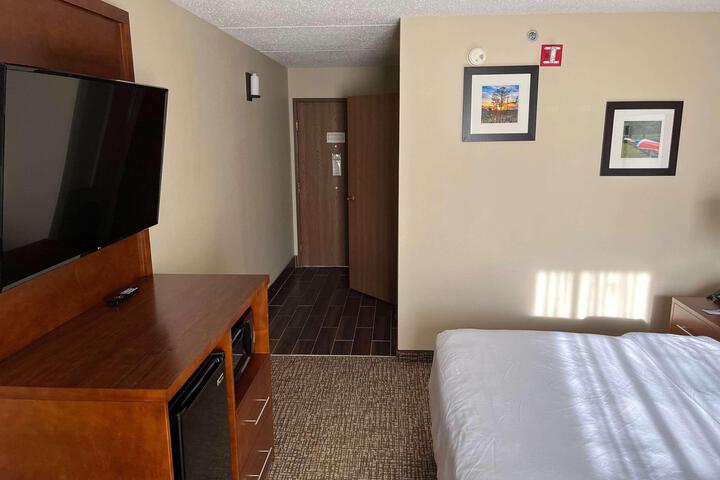 2 Queen Beds (3 of 17)