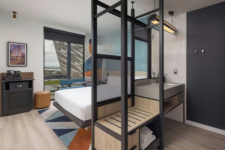 Room 32 of 80