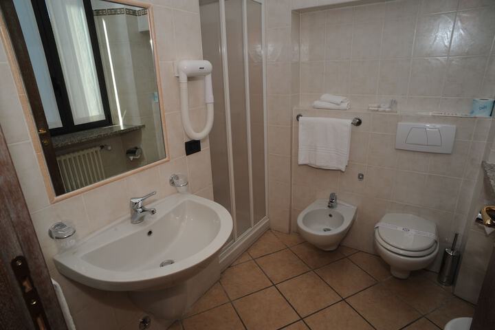 Room 13 of 22