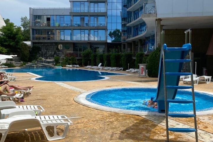 Pool 32 of 70