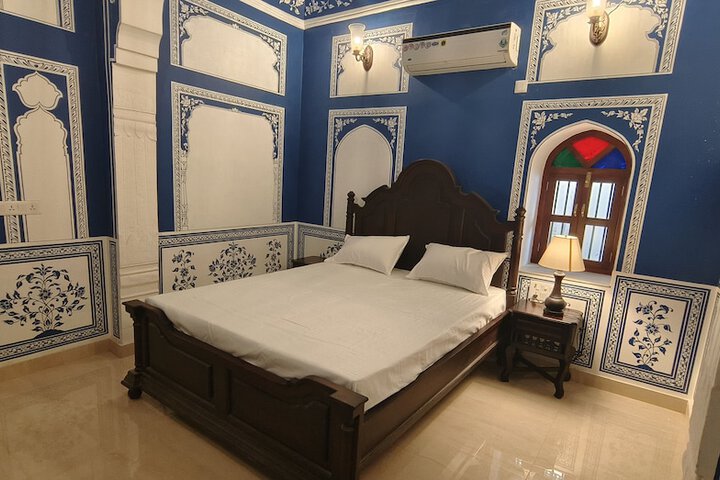 Room 5 of 33
