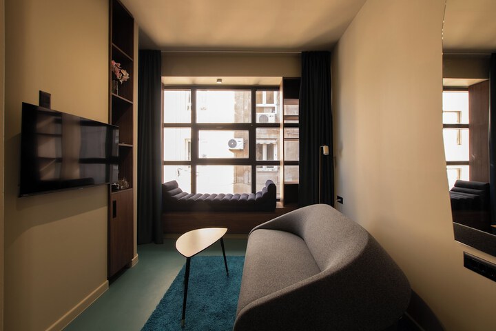 Room 72 of 133