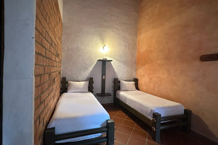 Room 4 of 36