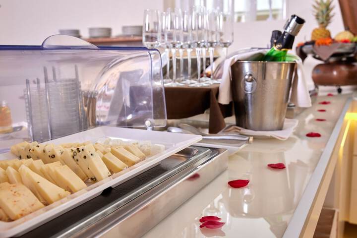 Dining 130 of 160