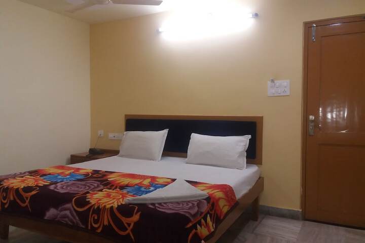 Room 5 of 11