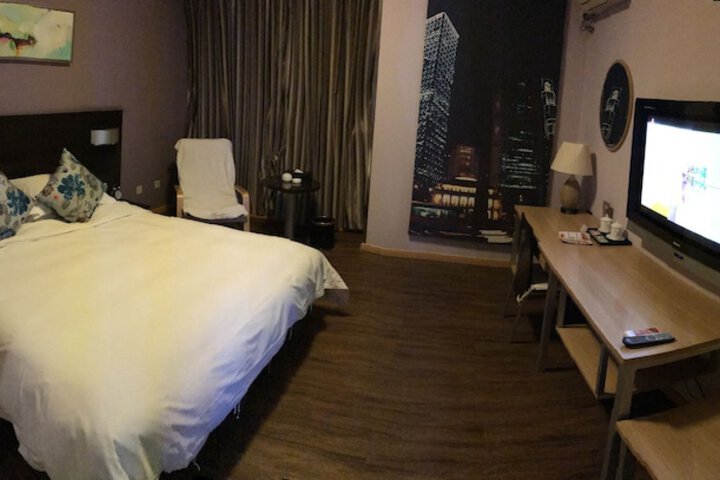 Room 11 of 25