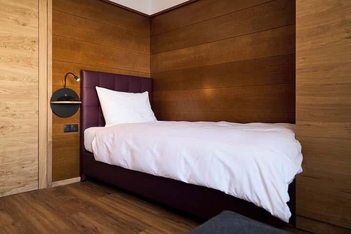 Room 10 of 64