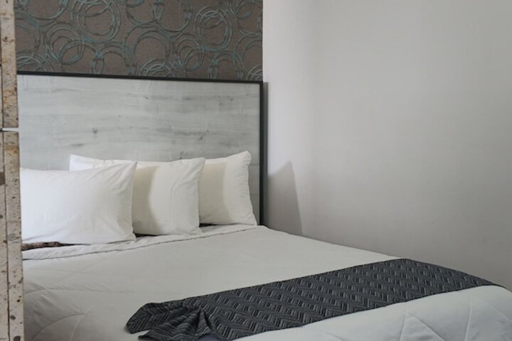 Room 10 of 42