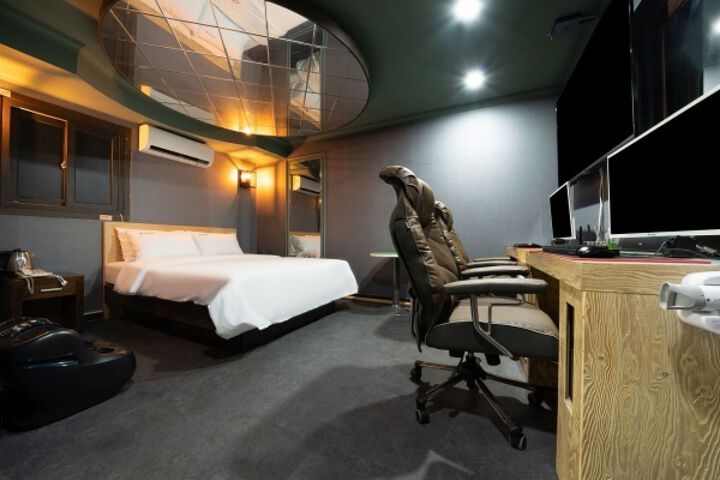 Room 28 of 128